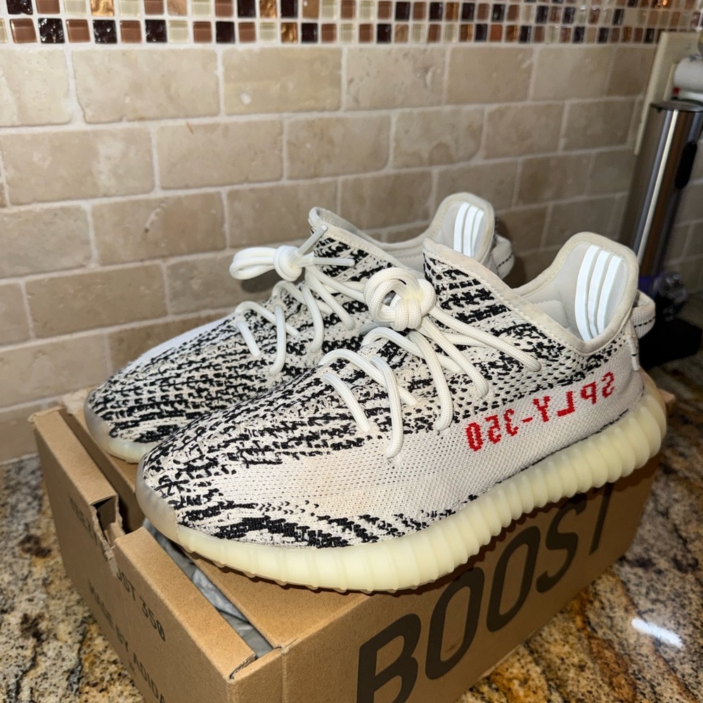Adidas Yeezy Boost 350 V2 Sneakers - Zebra
